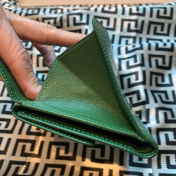 Louis Vuitton Green Wallet - Picture 12 of 12